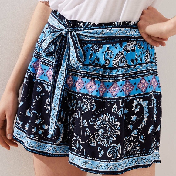 LOFT Pants - LOFT Floral Shorts